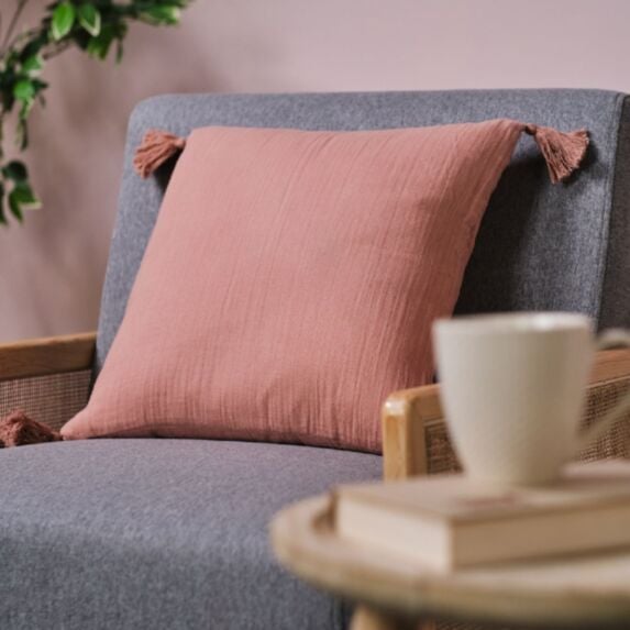 Coussin Romantik 40 x 40 cm gaze de coton rose - TODAY