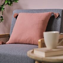 Coussin Romantik 40 x 40 cm gaze de coton rose - TODAY